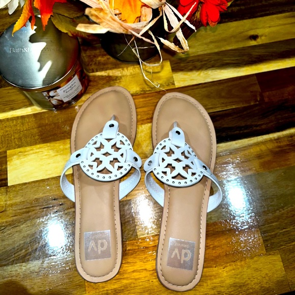 Dolce Vida sandals!•• - Picture 2 of 3